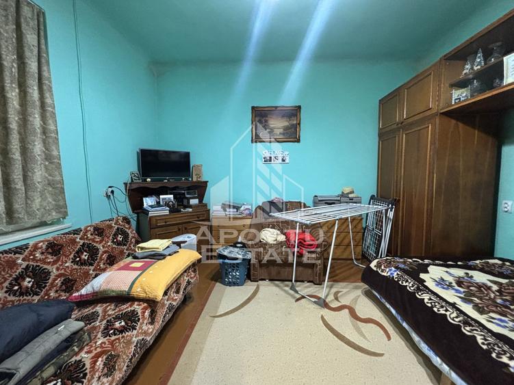 Casa 2 camere de vanzare Calea Sagului, Timisoara, curte comuna