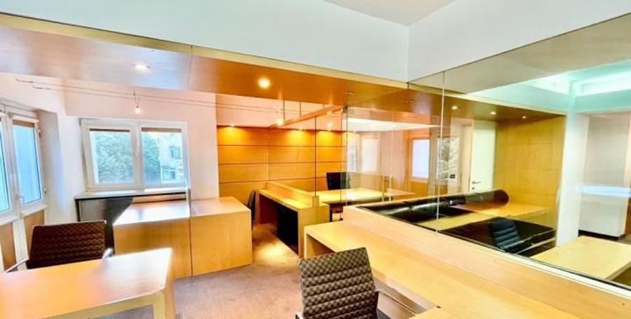 Spatiu Birouri de lux 5 camere zona Unirii 2 bai 4x balcoane
