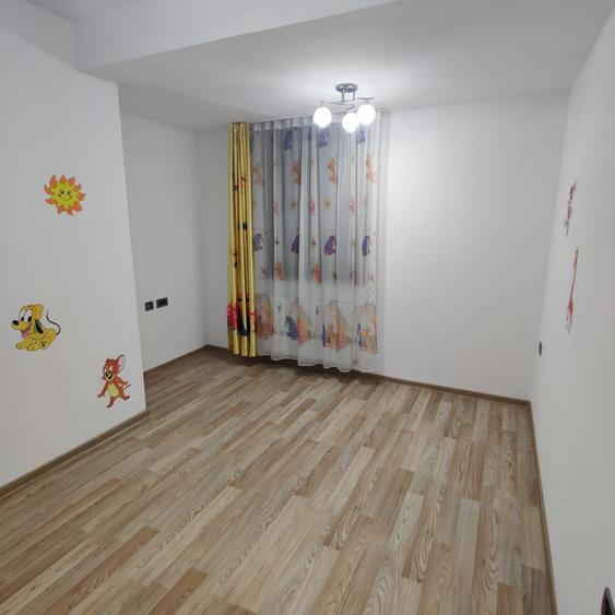 Apartament 3 camere de vanzare
