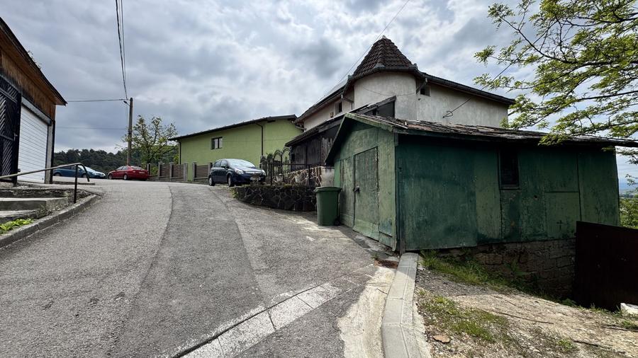 Apartament cu 2 camere cu curte si garaj - Brasovul Vechi - Str Soimului