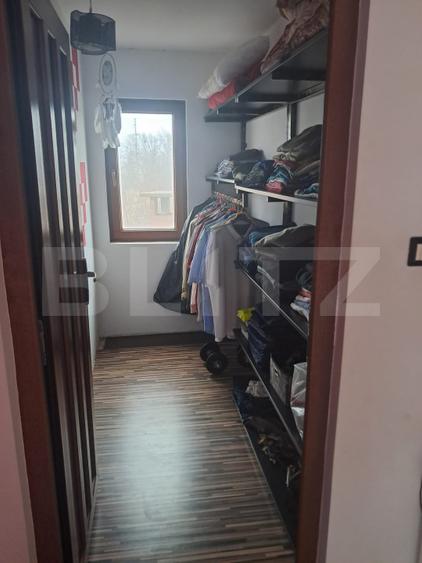 Casa de vanzare, 500 mp, zona Sendreni