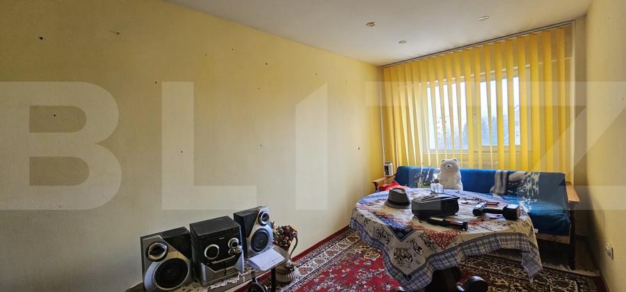 Apartament generos: 97,5 mp, 5 camere, 2 băi mari