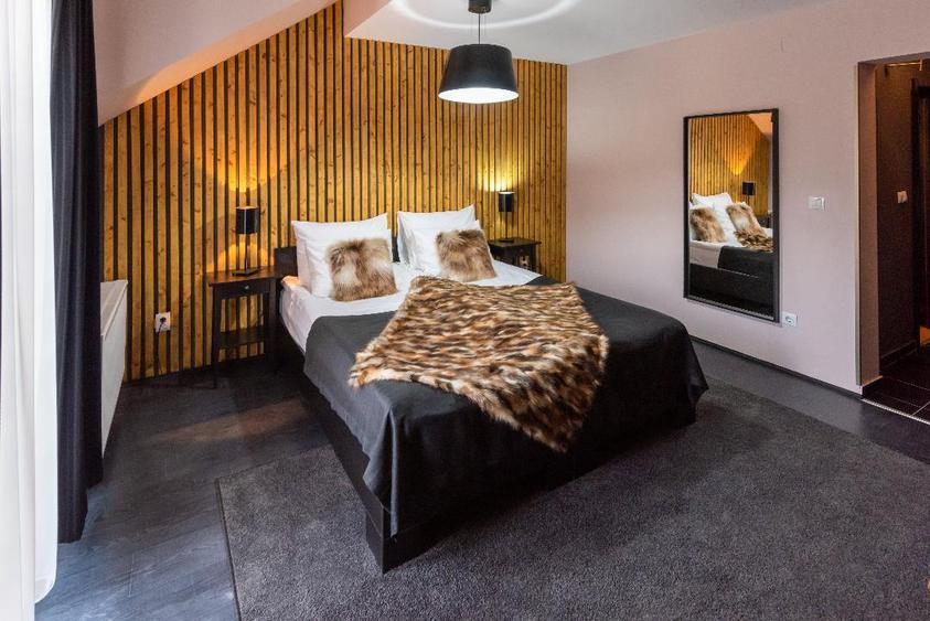De vanzare Boutique Hotel Rocker's Inn, locatie functionala, zona Cheile Nerei