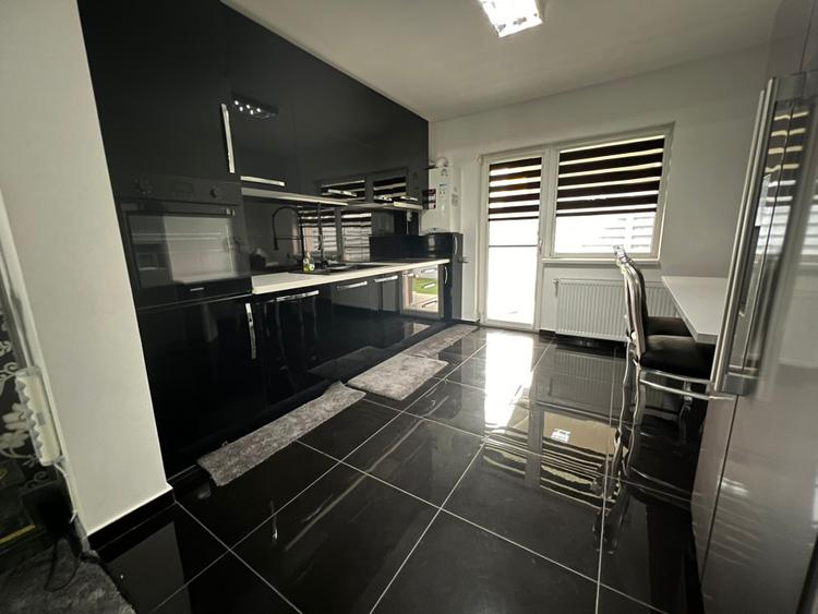 Triplex dispus pe 3 nivele, zona Teilor cu garaj subteran