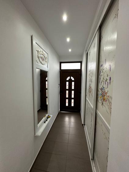 Casă / Vilă cu 4 camere de închiriat în zona Aradului