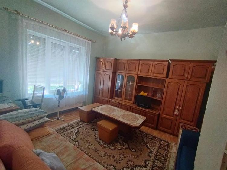 Apart la casa Bogdanestilor curte acces cu masina centrala proprie