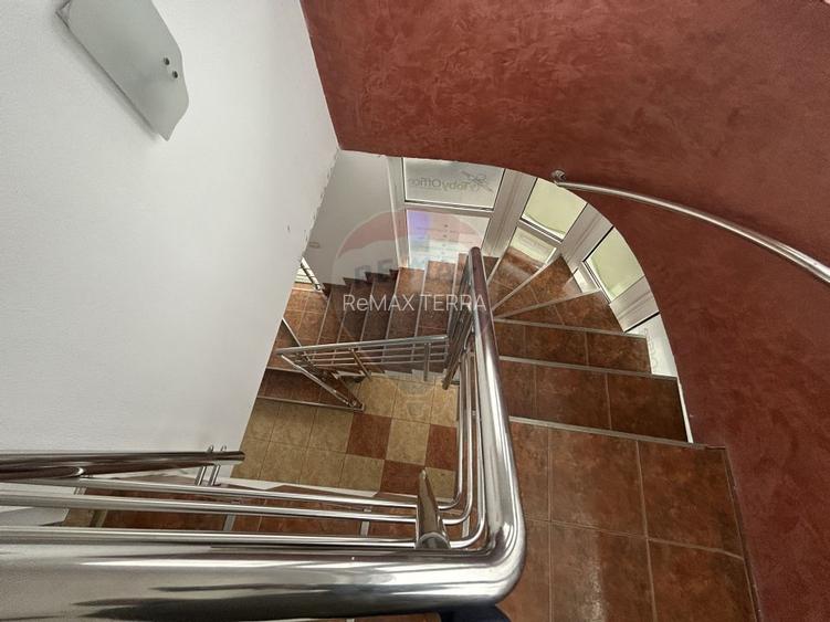 Spațiu comercial 90/180mp de închiriat cu front la Bd. Independentei - 8