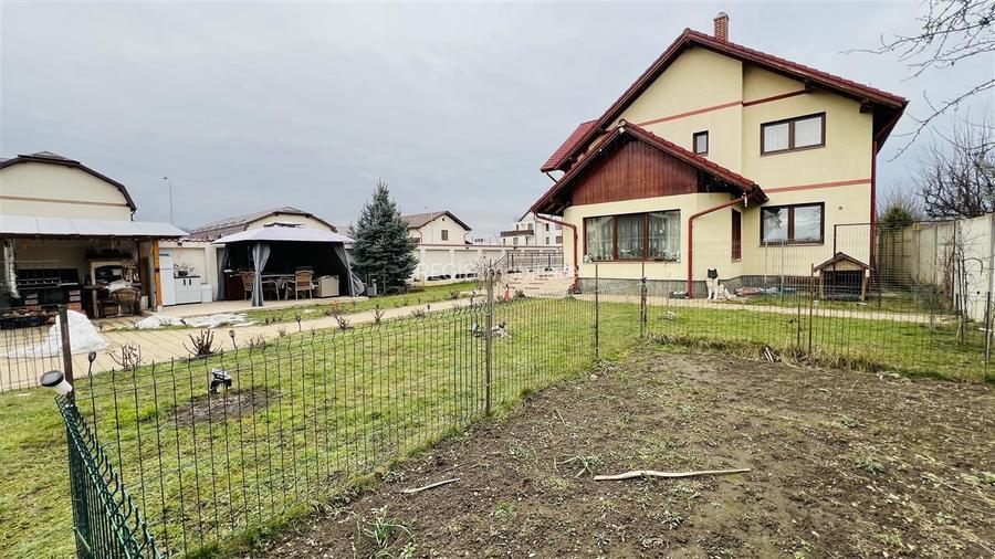 Casa individuala cu 5 camere, 270 mp, Tractorul - zona Coresi - 25