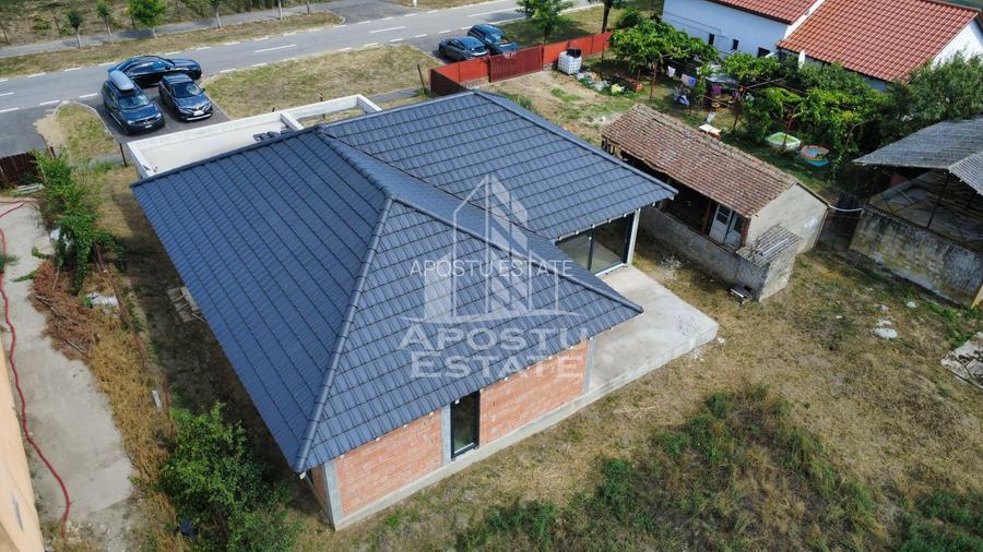 Casa individuala cu 4 camere si teren de 670 mp, Parta,  comision 0 - 7