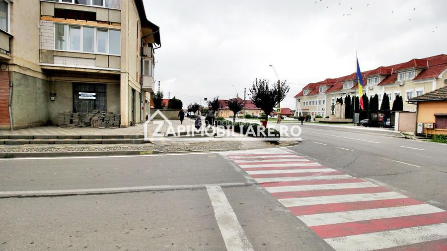 Hală + birouri si spatiu comercial 700 mp. teren 2.500 mp - 6