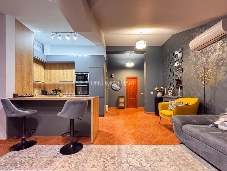 3 Camere 113mp Bloc 2009 zona Cug - 2