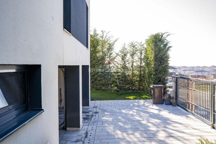 Casă / Vilă cu 5 camere de vânzare în zona Dealuri Oradea - 42