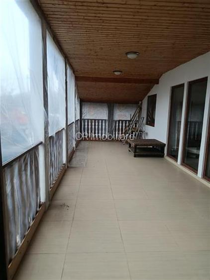 Vila de vanzare cu acces la padurea Izvorani in spatele casei si aproape de cent - 12