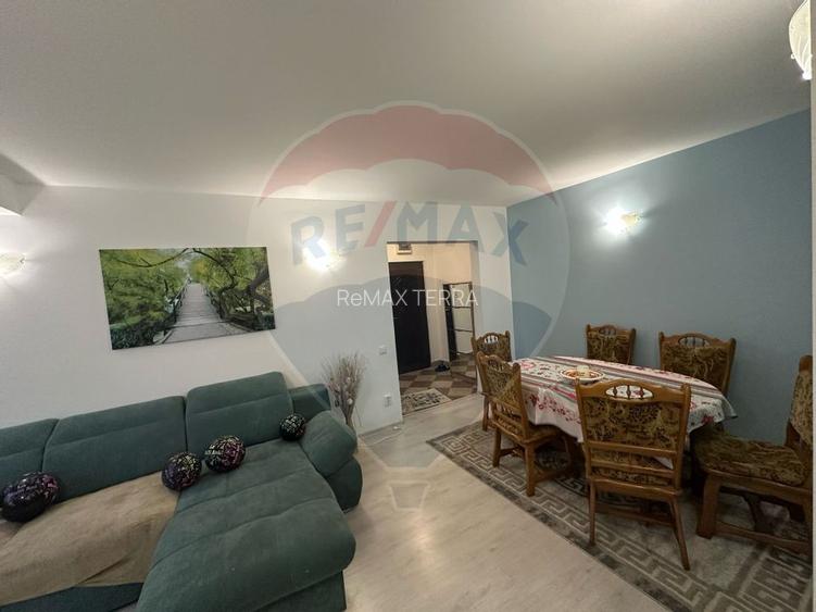 ZONA CENTRALA -  apartament 3 camere - 8