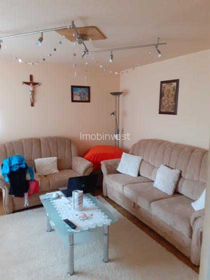 Vand casa P + M, cu 5 camere in zona 7 Noiembrie - 7