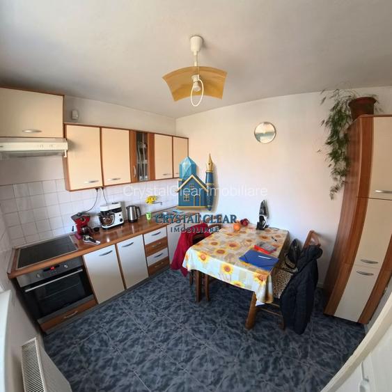 Două case în curte comună, 6 camere + 385 teren - zona semicentrală - 3