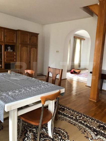 Casa de vanzare, cu 7 camere, 350 mp u & 2850 mp teren