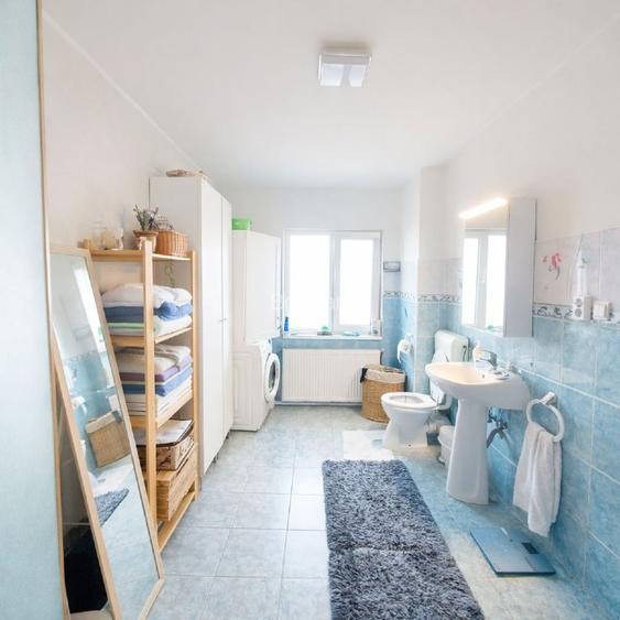 Proprietar vând casă P+1E+M, cu 8 camere în Ghiroda - 5