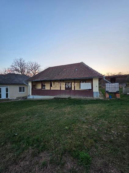 CASĂ CU TEREN  DE VÂNZARE ÎNTRO ZONĂ FRUMOASĂ SI LINISTITĂ - 4