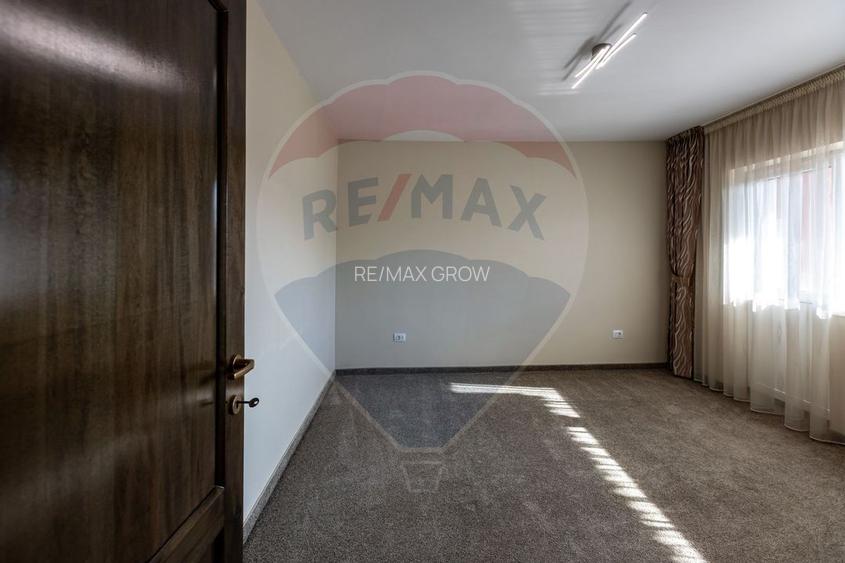 Casă/Vilă duplex cu 5 camere de vânzare, strada 9 Mai- zona Centrală - 14