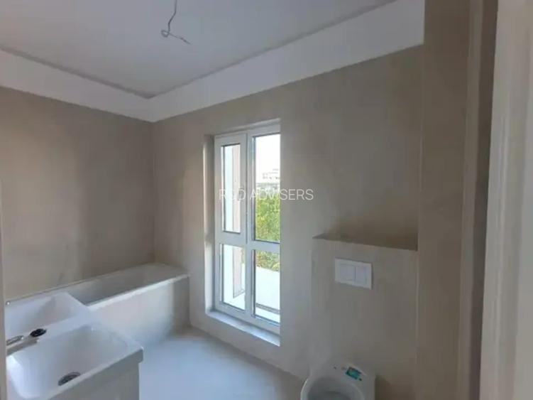 Vilă 5 camere  curte și parcare – 1 Decembrie - 21