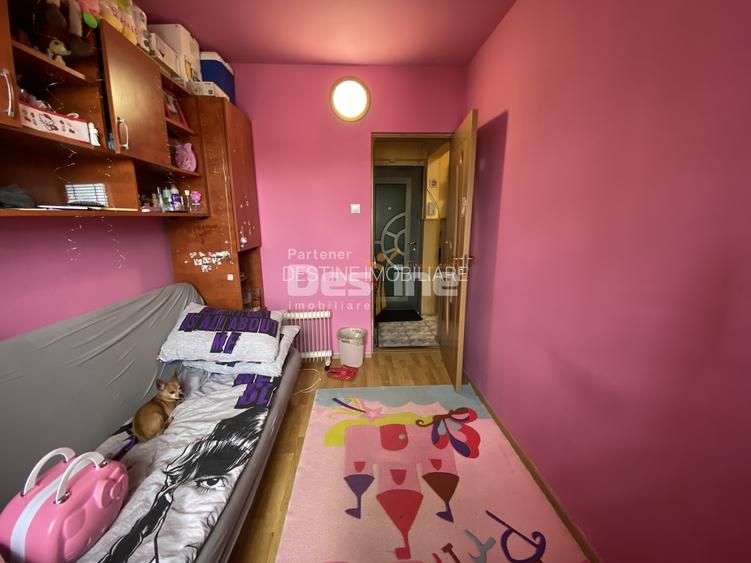 Apartament cu 3 camere, etaj intermediar, 2 locuri de parcare, cartier Florilor - 6