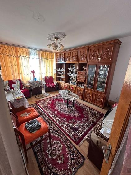 De vanzare apartament 3 camere 2 bai zona Crangasi - 3