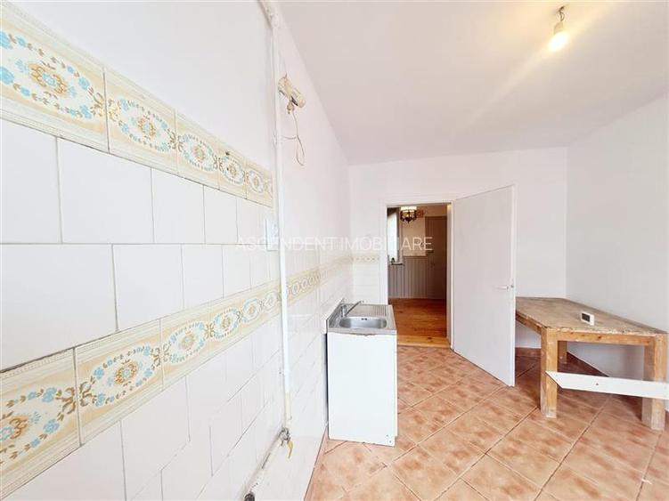 Nivel in  vila, 4 camere, cu garaj, curte proprie, Central, Brasov - 7