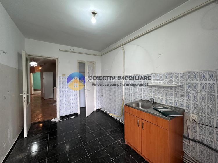 Apartament de vanzare 3 camere- pretabil pentru spatiu comercial - 10