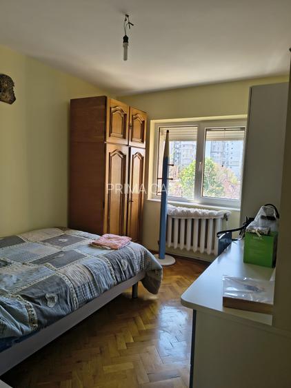 Apartament cu 3 camere Zona centrala Str. Bucegi Liceul de Arte etaj 3 , 2 balc - 5