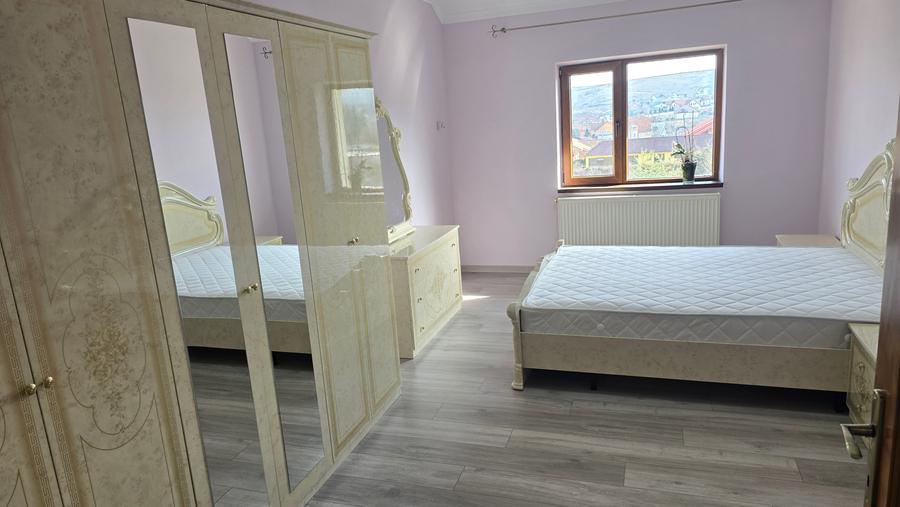 Vand apartament cu 2 camere decomandat in Deva, bloc de caramida din anul 2008,