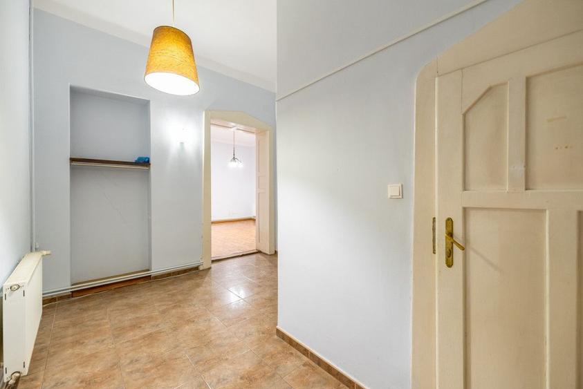 Apartament nemobilat, 3 camere, etaj 1, Bld.Revoluției