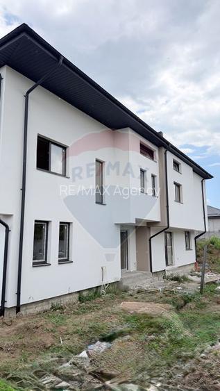 Casă / Vilă noua, arhitectura moderna, cu 4 camere de vânzare - 3