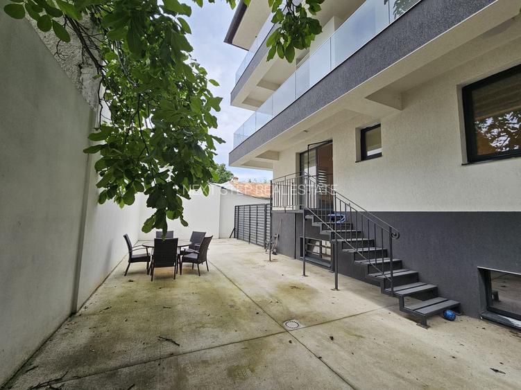 Apart 2 cam cu curte si loc de parcare - 2