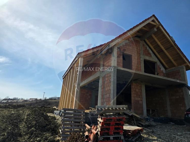 Casa la rosu, 800mp teren,  front 24, Jucu de Sus, comision 0 - 4