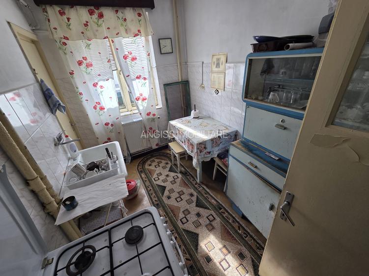 Apartament 3 camere str Isaccei PARTER INALT - 8