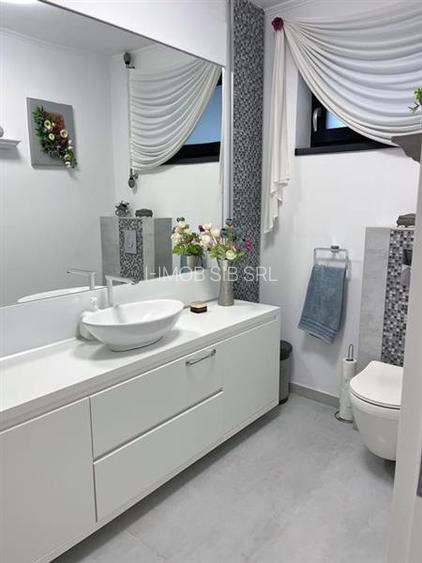 Casa mobilata cu 4 camere 2 bai 2 parcari si curte in Selimbar - 7