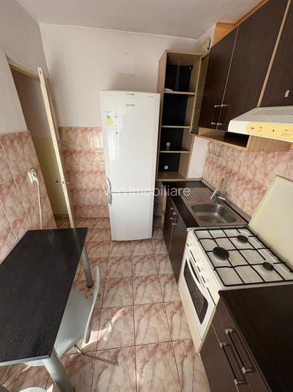 Apartament cu 1 cameră de închiriat etaj 3/4 - 4