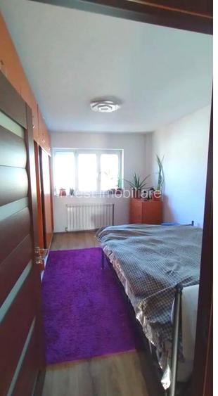 Centru- apartament 3 camere  - 4