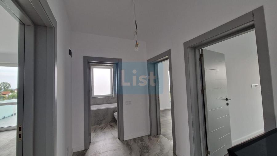 Casa moderna si spatioasa cu 3 dormitoare 2 garaje in Sasar Comision 0
