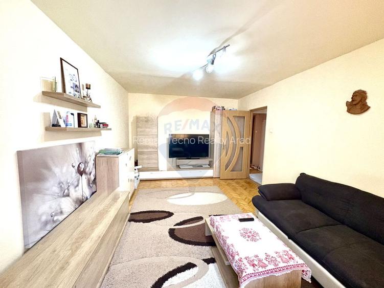 Vanzare apartament 3 camere decomandat cu loc parcare Micalaca zona300 - 4