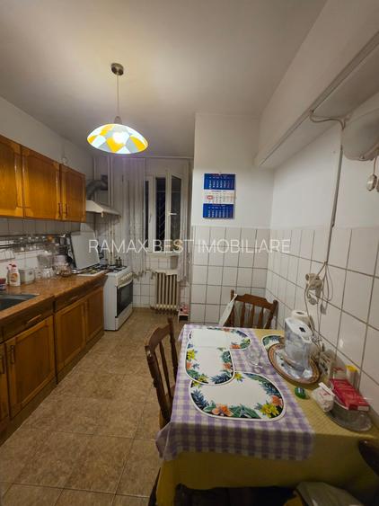 Titan, 5 minute metrou, strandul Cara, pe strada Stanila, bloc H, 4 etaje - 12