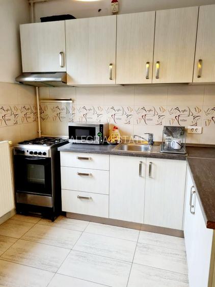 Cladire Birouri-Eroii Revolutiei - 12