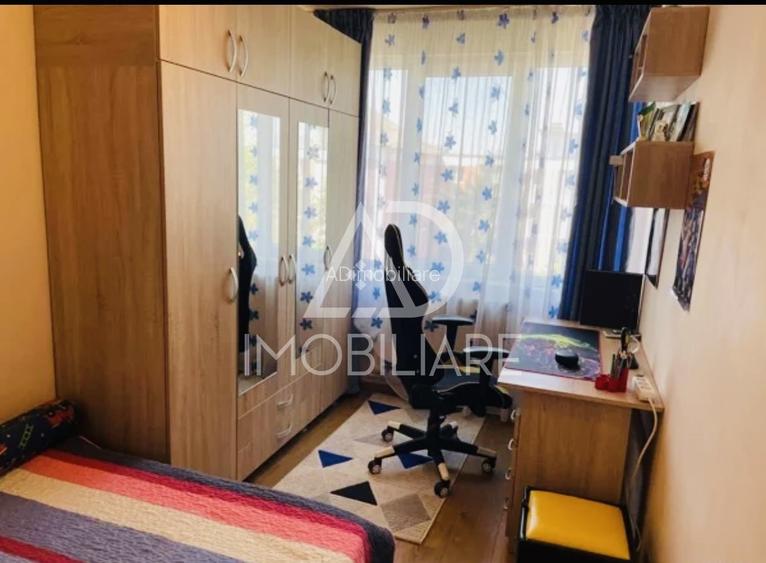 Vânzare apartament 3 camere, strada Unirii , zona Gârdu - 5