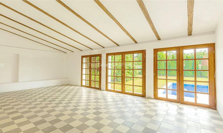 Casa saseasca cu teren generos - 14