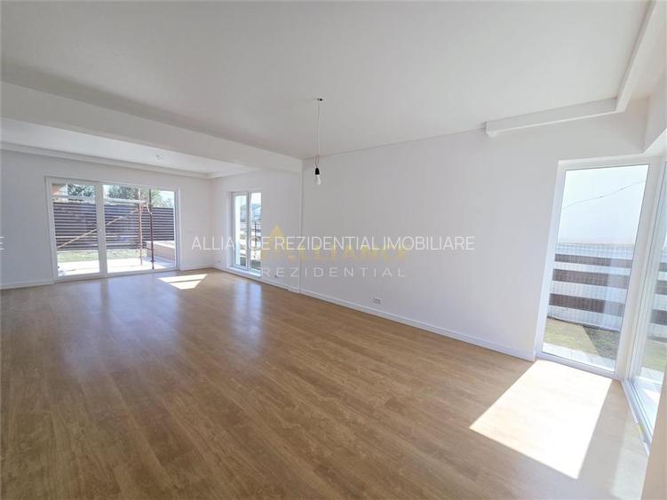 Rate la dezvoltator- 4 camere - 3 bai - apa curenta - 2