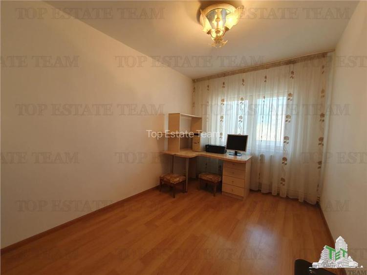 Apartament 4 Camere bloc Petromar in zona Gara Constanta - 5