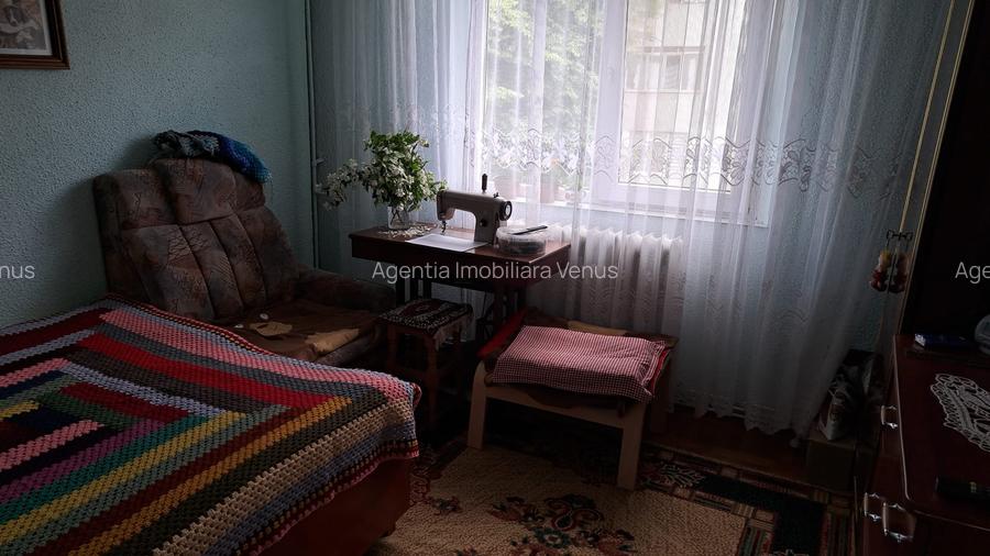 Apartament decomandat etaj 3 Scoala 8 - 4