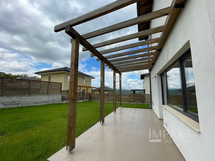 Casă / Vilă cu 4 camere de închiriat - Dezmir - 3