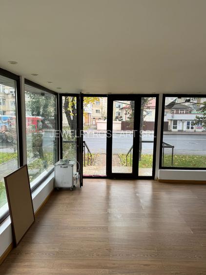 Spatiu Comercial/ Birouri/Cabinete, 100 mp, Vitrina  mare, Soseaua Constantei - 3